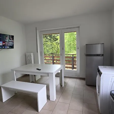 Voll Ausgestattet, 3 Schlafzimmer, 2 Balkone, Wifi Und Parkplatz- In Apartment