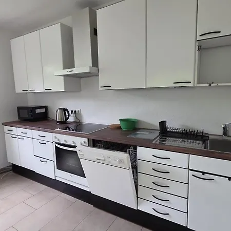 Voll Ausgestattet, 3 Schlafzimmer, 2 Balkone, Wifi Und Parkplatz- In Apartment Bielefeld