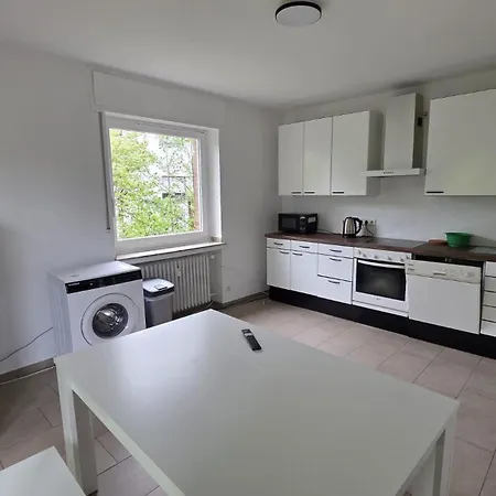 Apartment Voll Ausgestattet, 3 Schlafzimmer, 2 Balkone, Wifi Und Parkplatz- In
