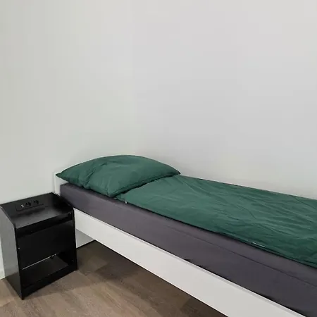 Voll Ausgestattet, 3 Schlafzimmer, 2 Balkone, Wifi Und Parkplatz- In Bielefeld